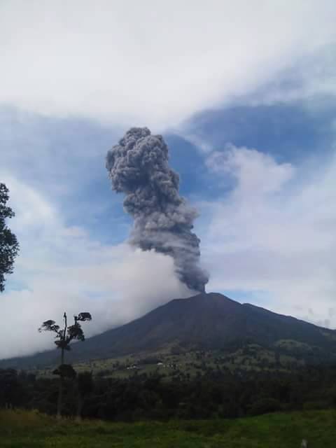 Erupção do Turrialba em 2015 - Créditos Greivin Morales